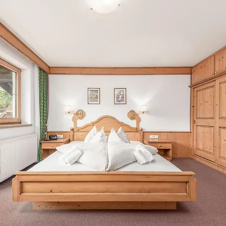 Alpenhotel Tirolerhof Hotel 4*