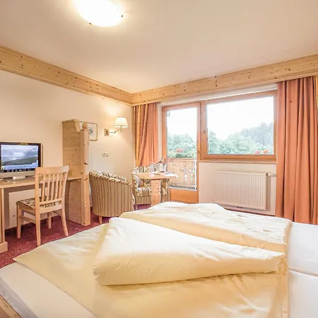 Отель Alpenhotel Tirolerhof 4*